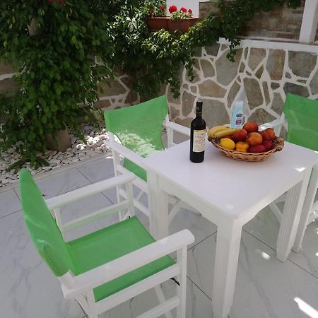Nicolas Antiparos Bagian luar foto