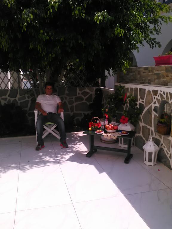 Nicolas Antiparos Bagian luar foto